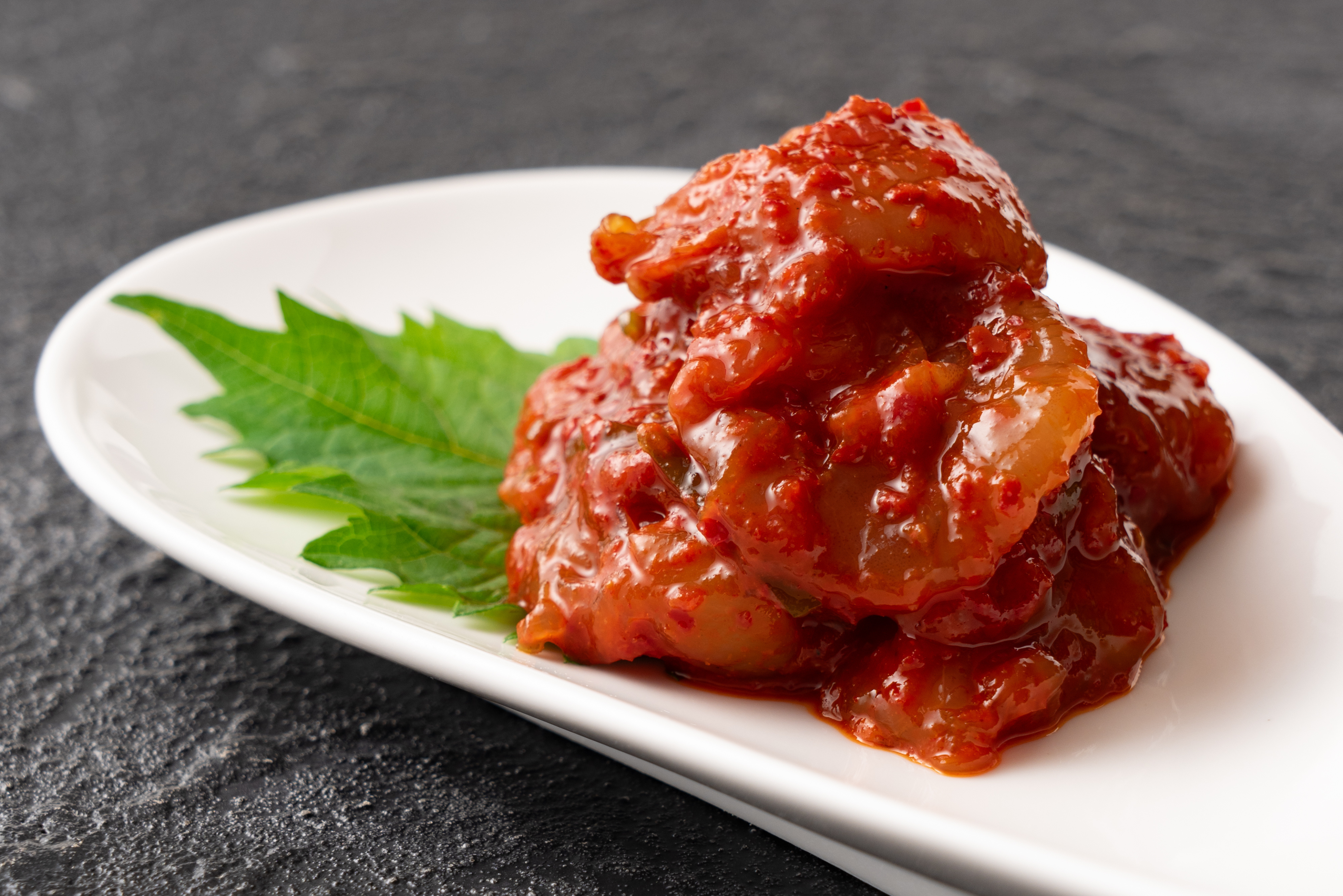 手間ゼロで贅沢。生海老を楽しむ海老専門店のキムチ